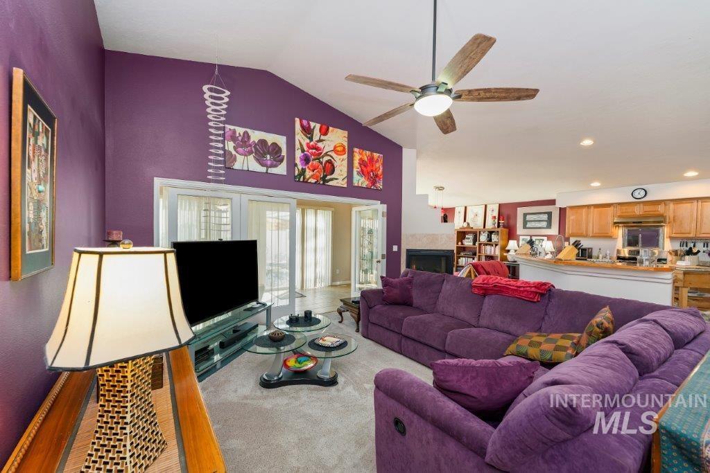 1118 Mcintosh St Property Photo 4