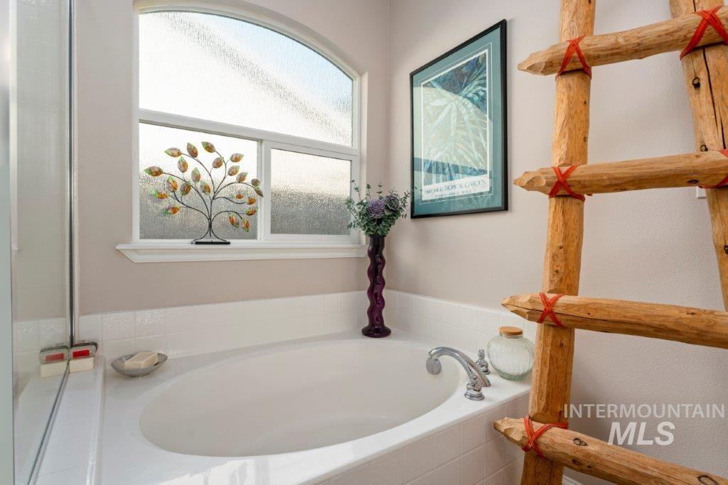 1118 Mcintosh St Property Photo 29