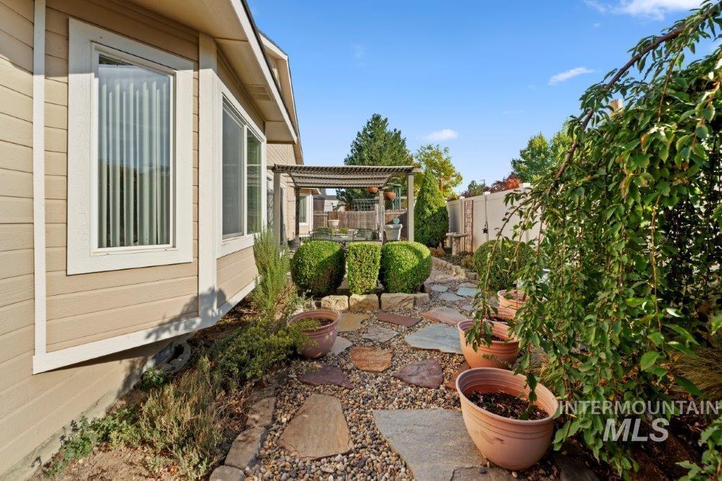 1118 Mcintosh St Property Photo 37