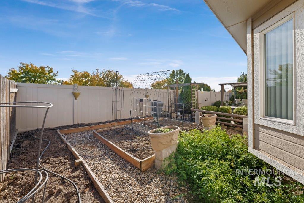 1118 Mcintosh St Property Photo 41