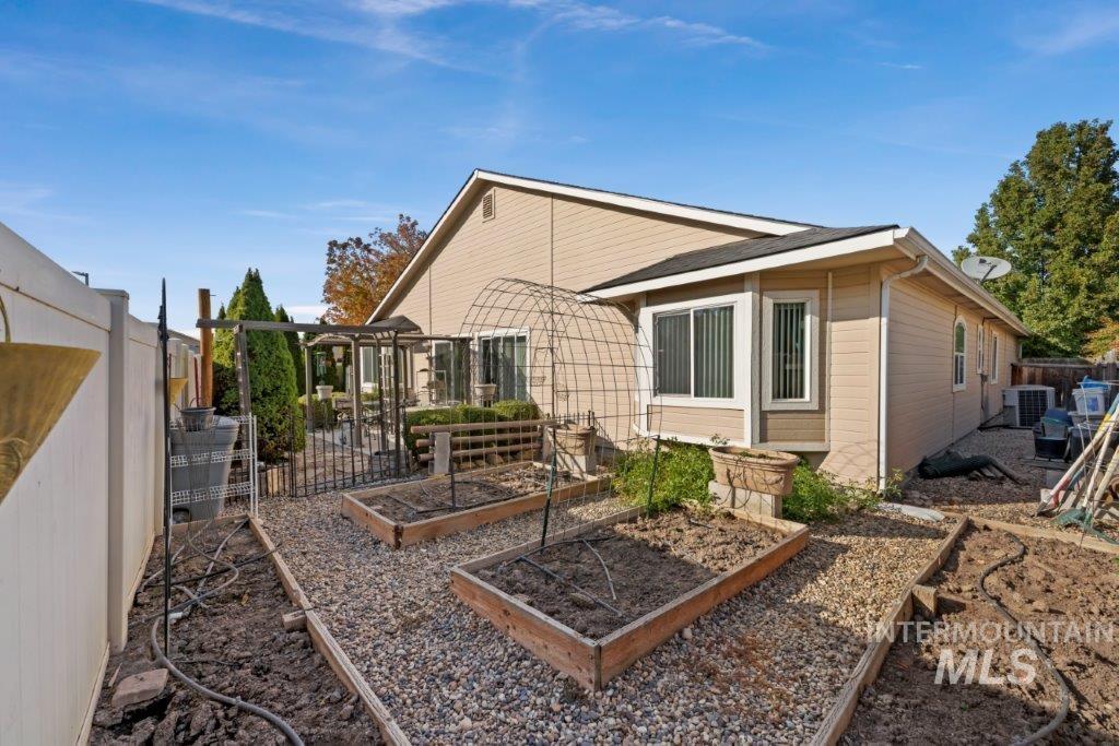 1118 Mcintosh St Property Photo 42