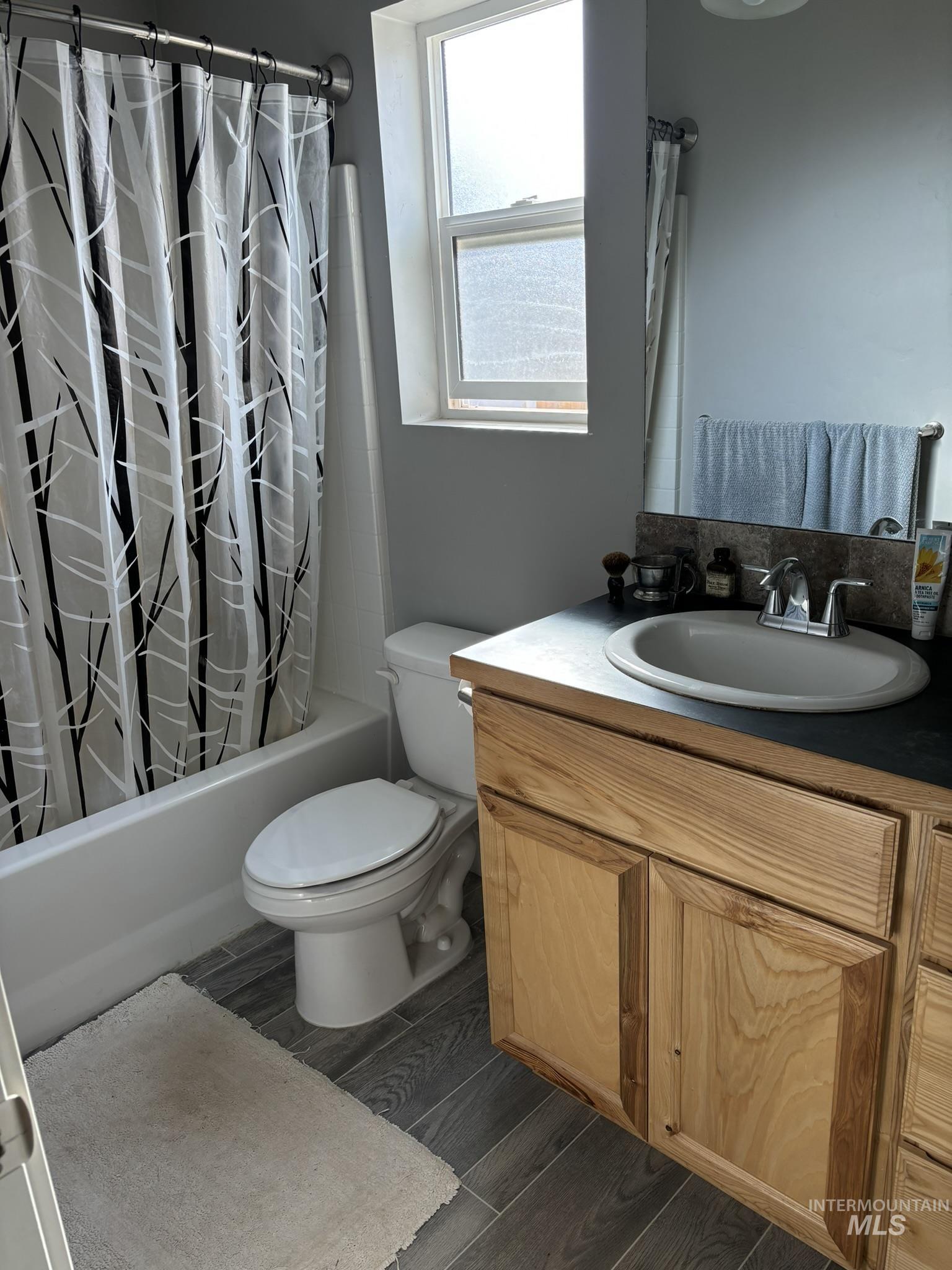 1090 W 10th Street Property Photo 11