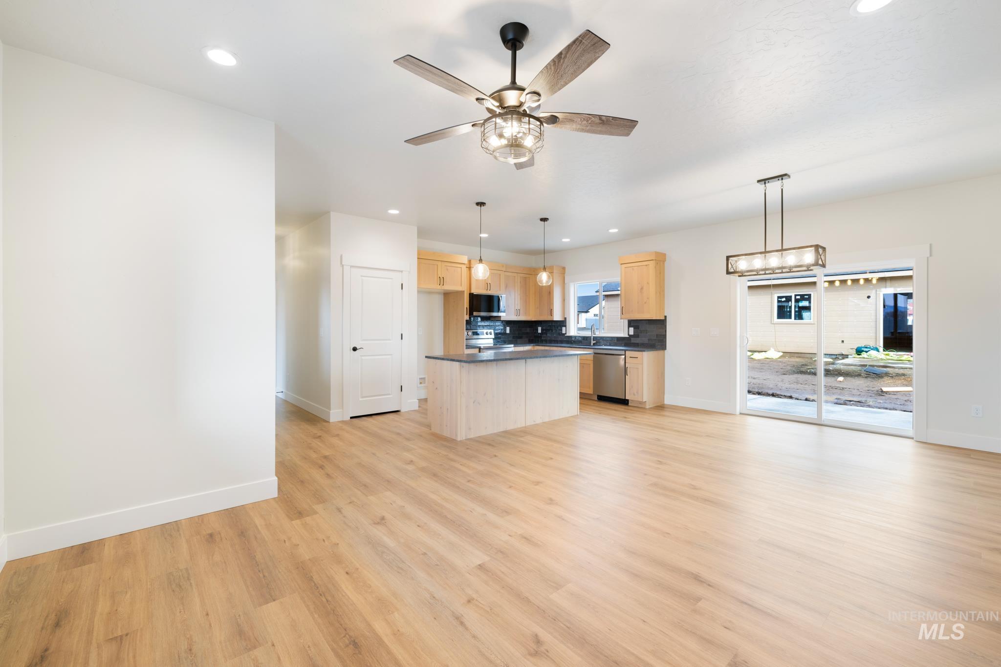 1530 Trail Way Property Photo 4