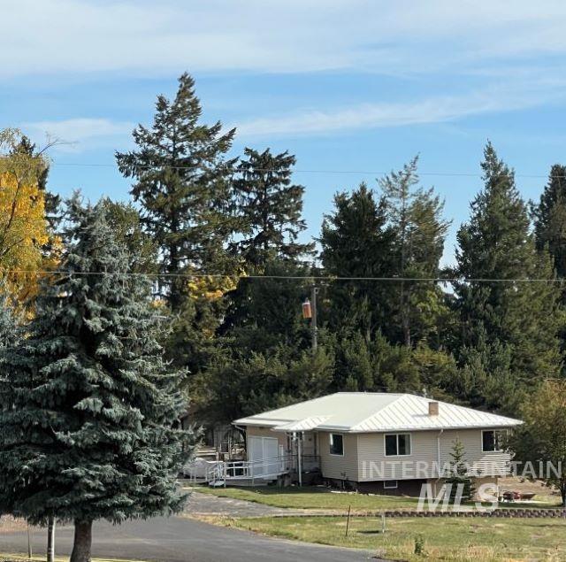 806 6th Ave Property Photo