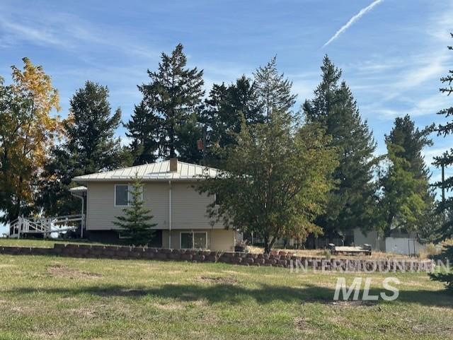 806 6th Ave Property Photo 4