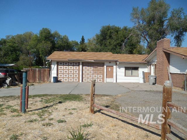 1910 American Legion Blvd Property Photo 3
