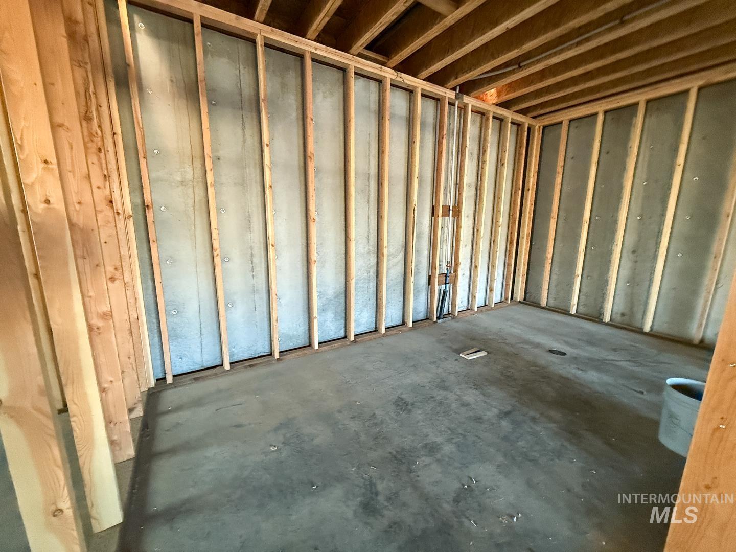 2424 E Third Street Property Photo 28