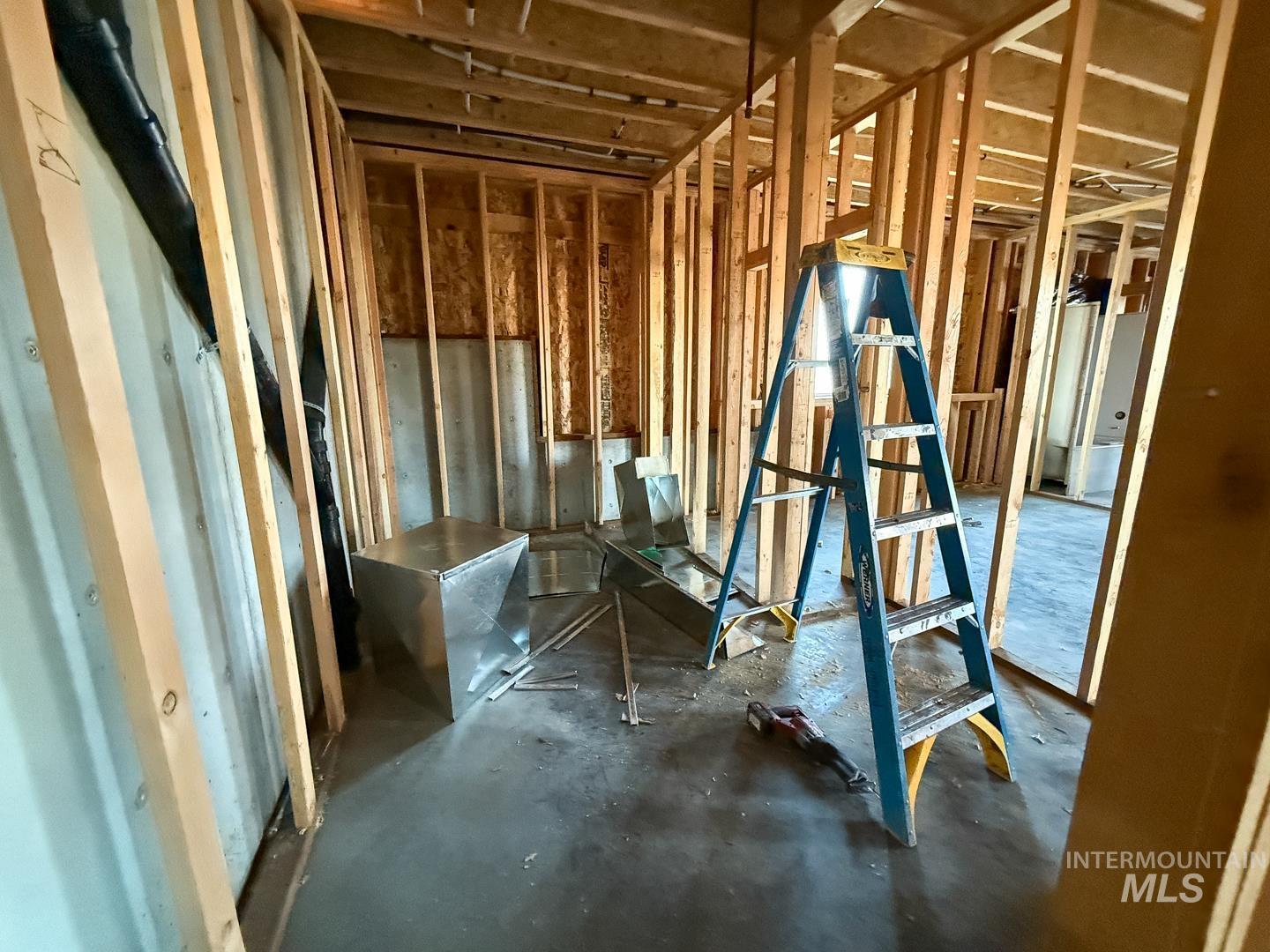 2424 E Third Street Property Photo 29