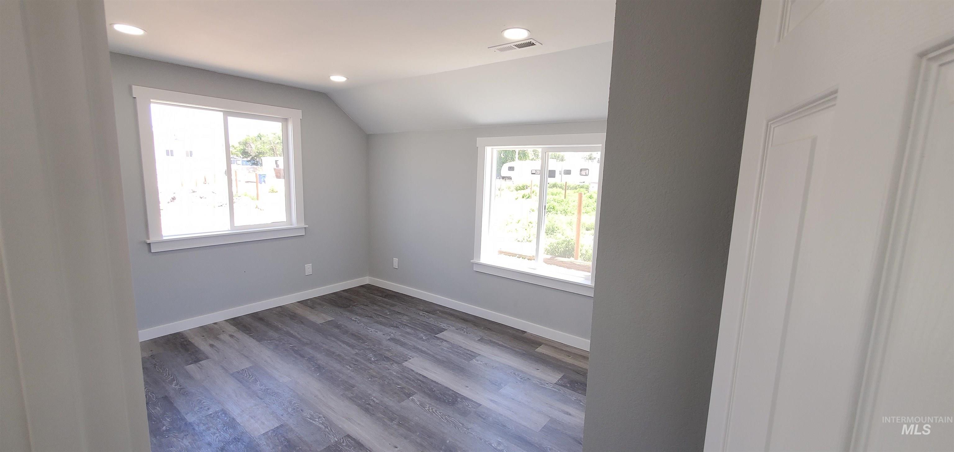 101 E Park Ave Property Photo 15