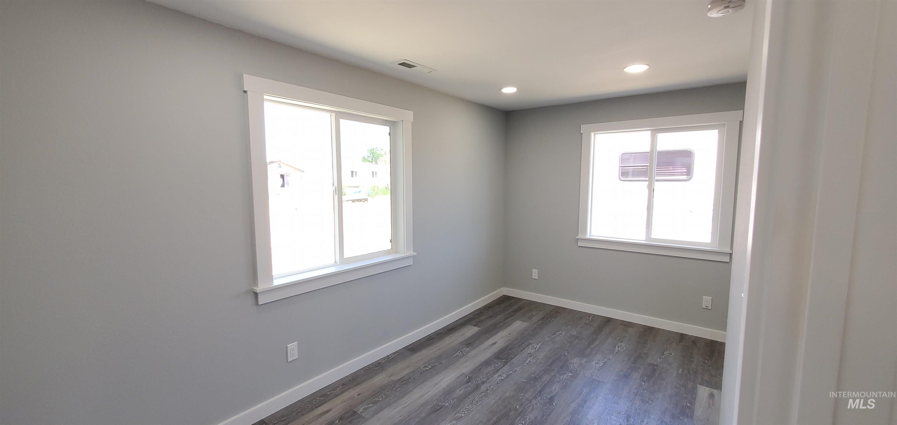 101 E Park Ave Property Photo 17