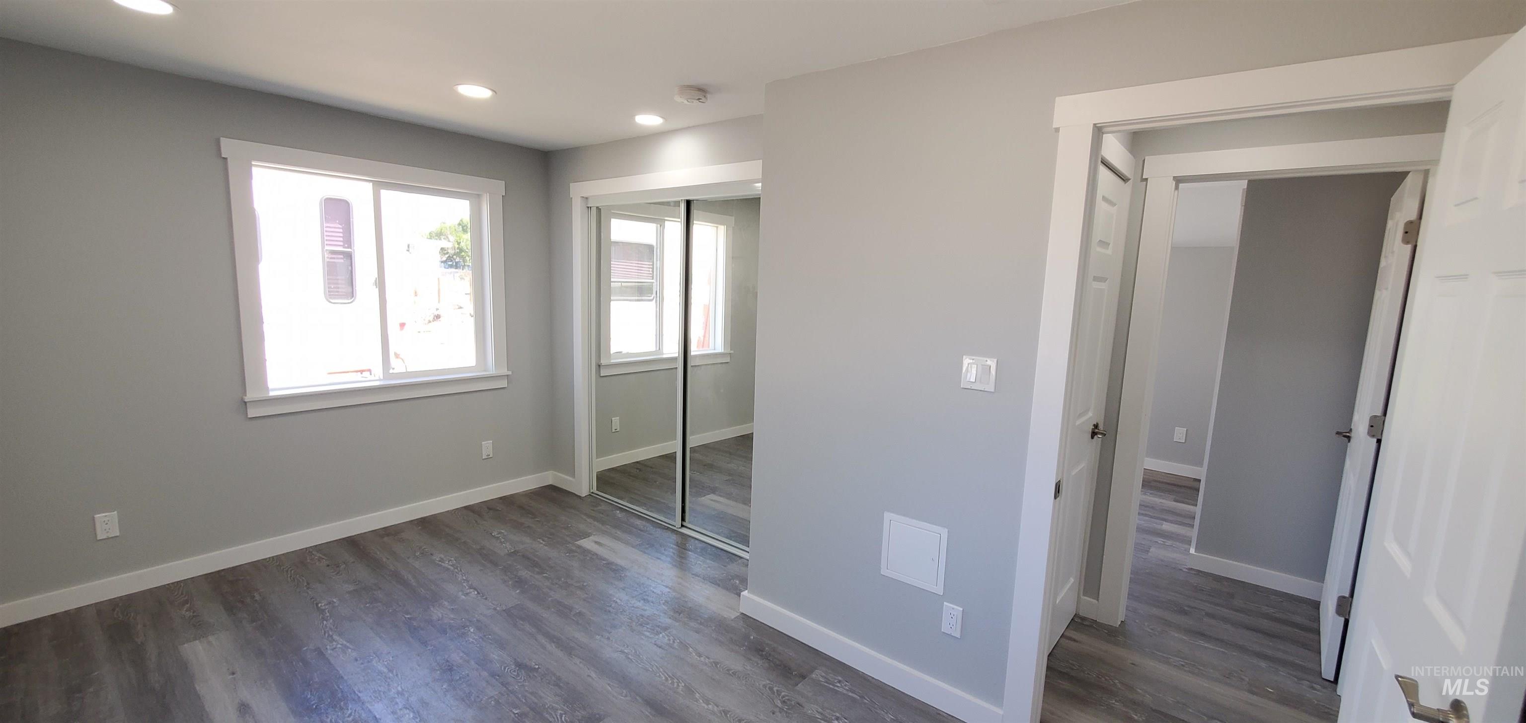 101 E Park Ave Property Photo 18