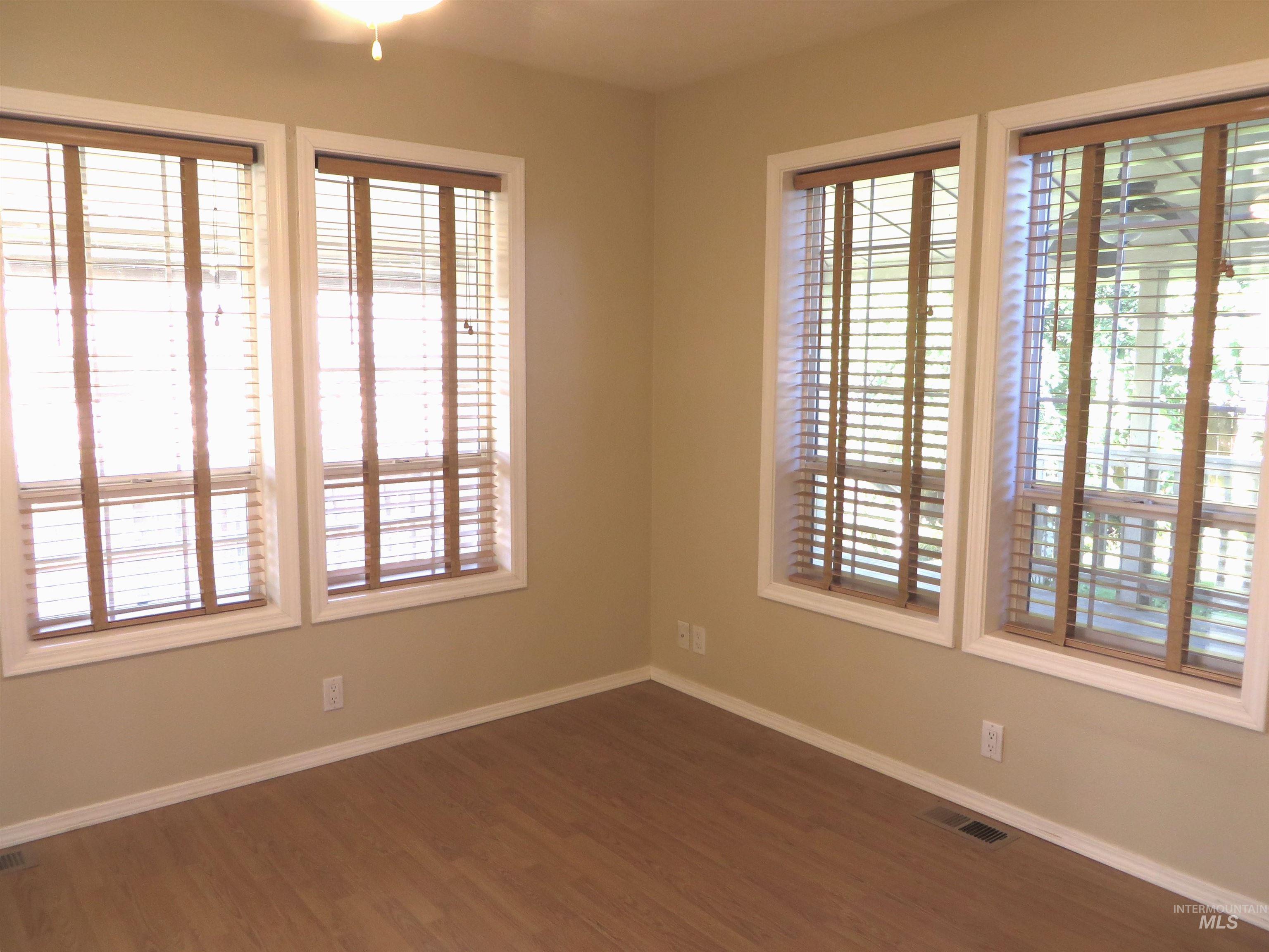 2509 Applewood Property Photo 6