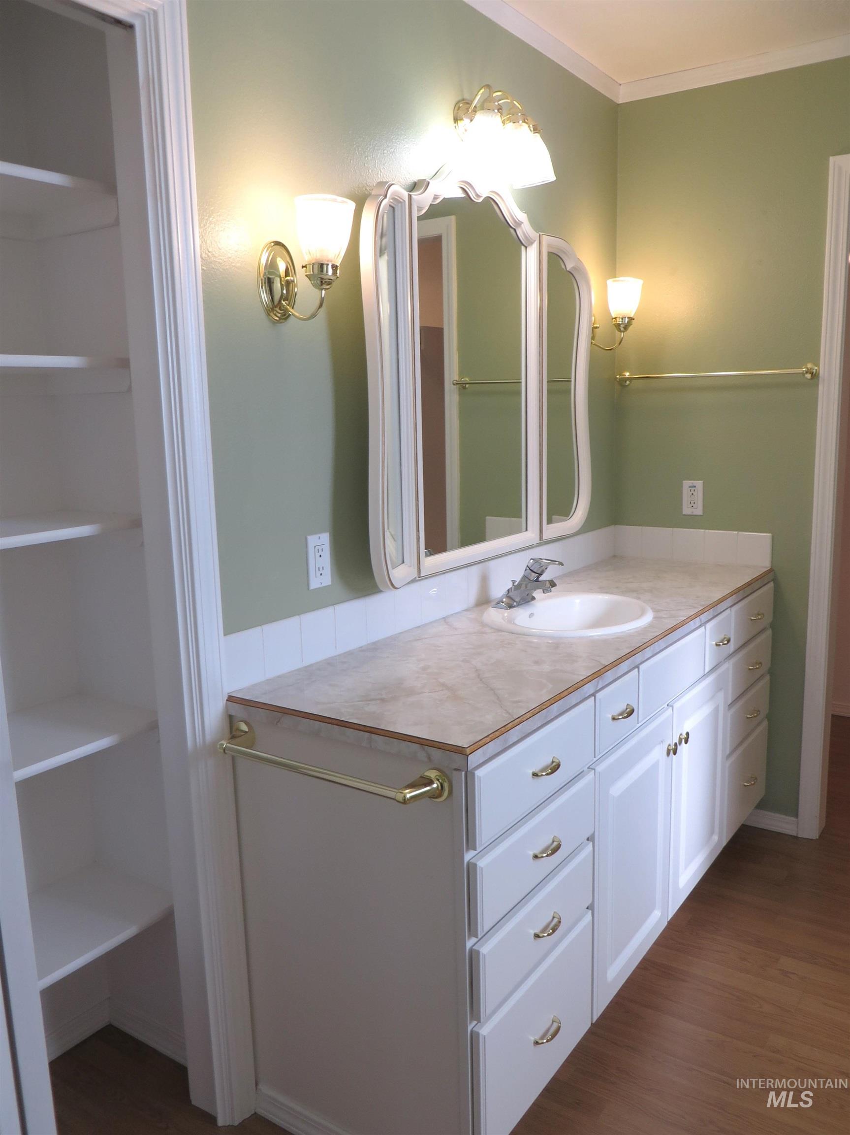 2509 Applewood Property Photo 24