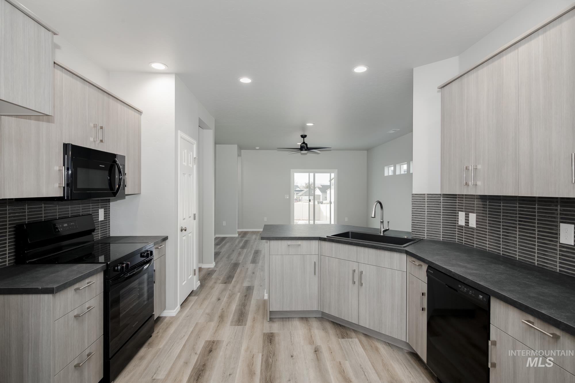 2483 W Opalite Dr Property Photo 4