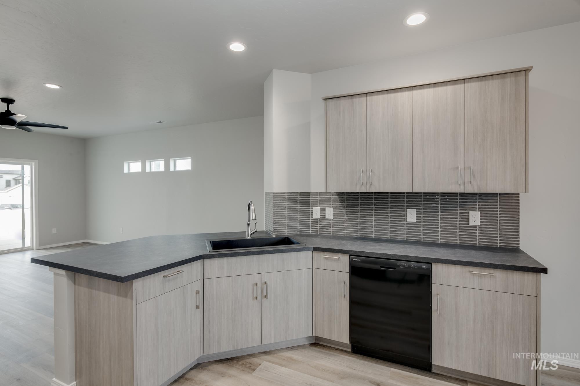 2483 W Opalite Dr Property Photo 6