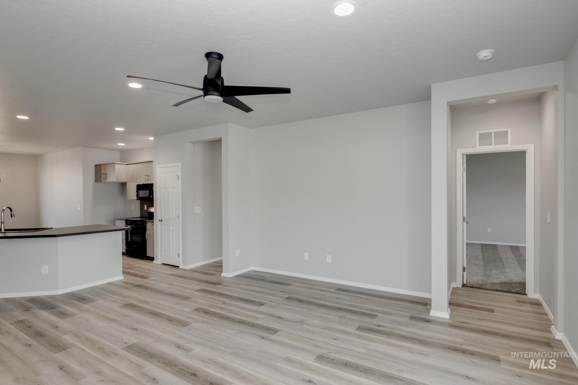 2483 W Opalite Dr Property Photo 9