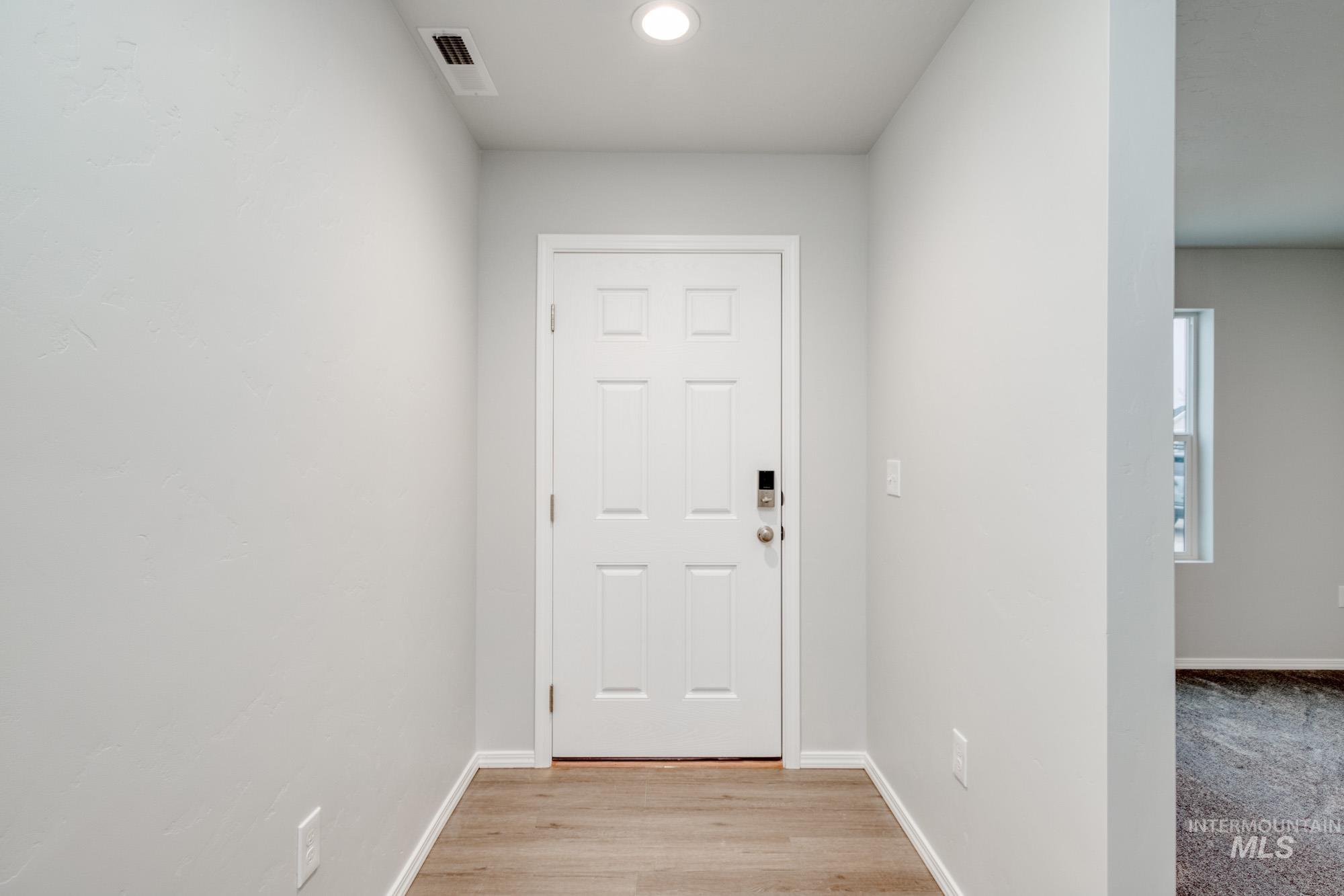 13404 Bank St Property Photo 2