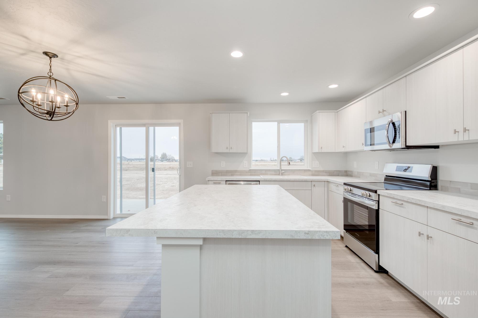 13404 Bank St Property Photo 5