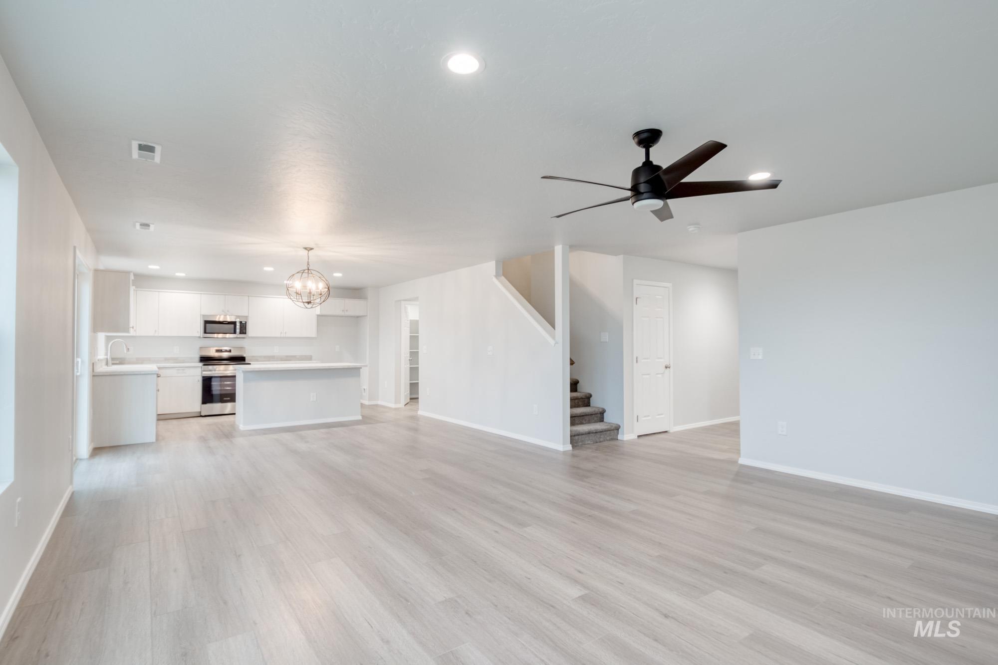 13404 Bank St Property Photo 10