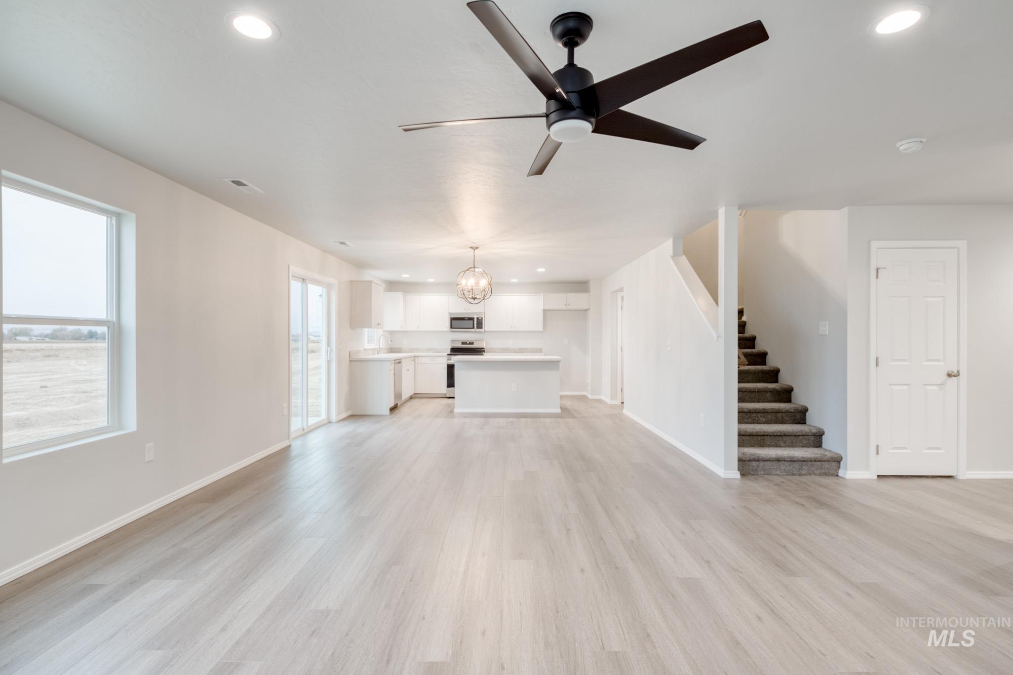 13404 Bank St Property Photo 11