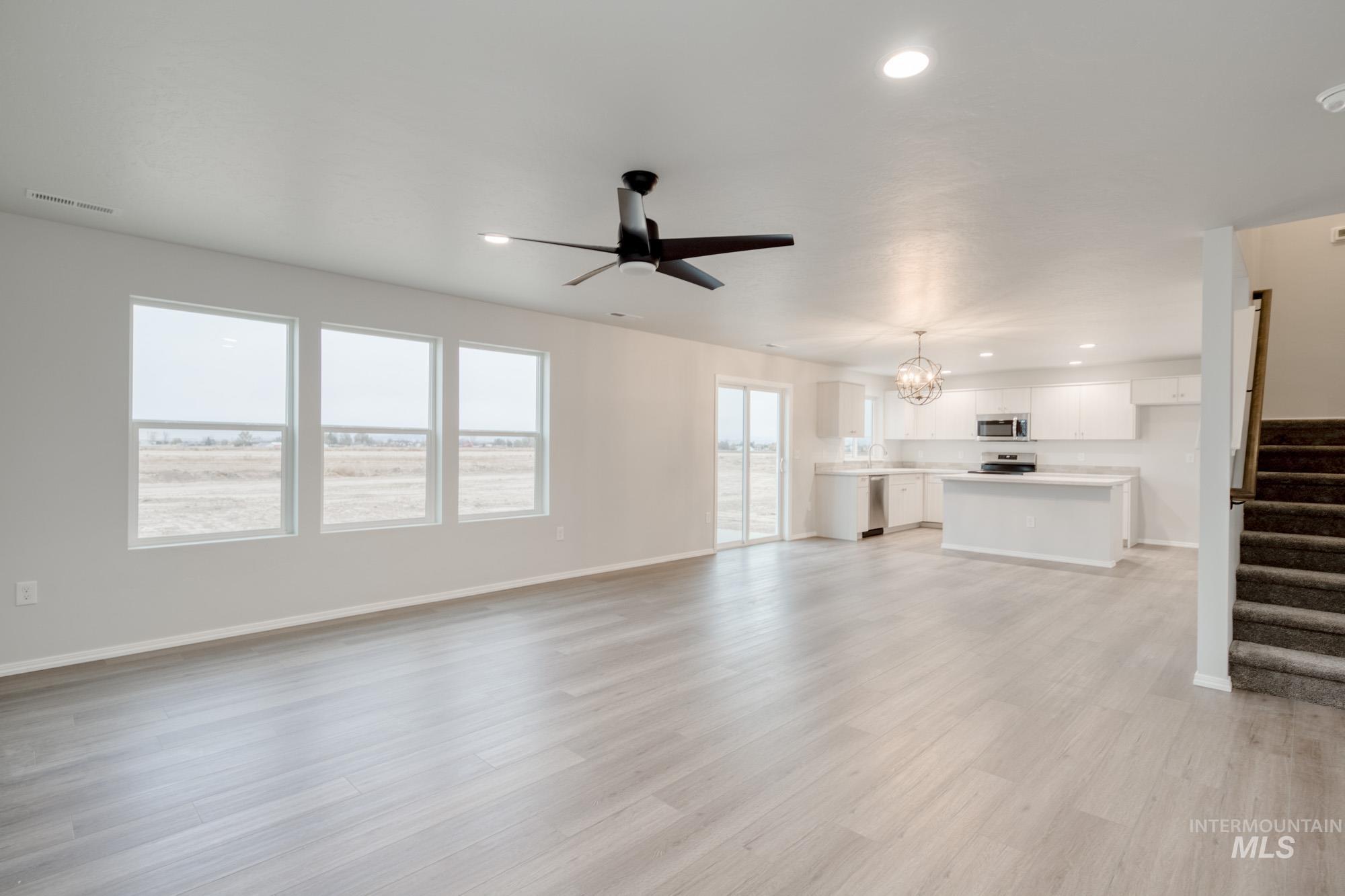 13404 Bank St Property Photo 12