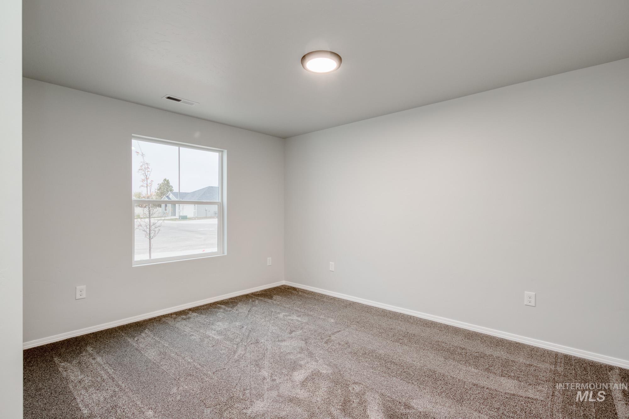 13404 Bank St Property Photo 14