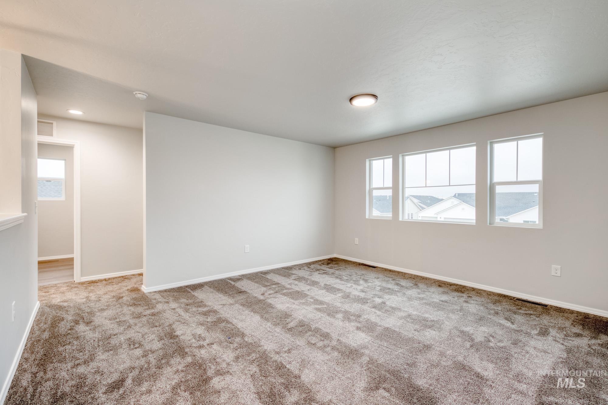 13404 Bank St Property Photo 16
