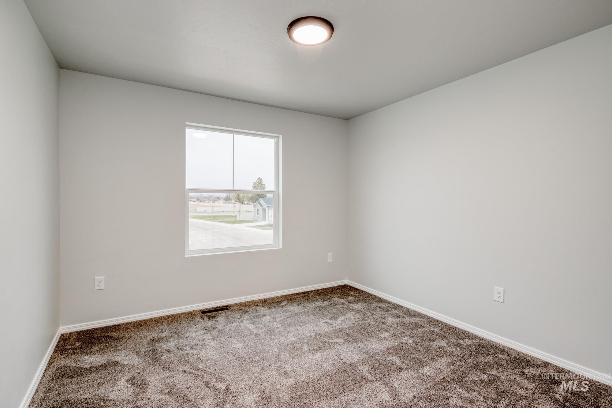 13404 Bank St Property Photo 17