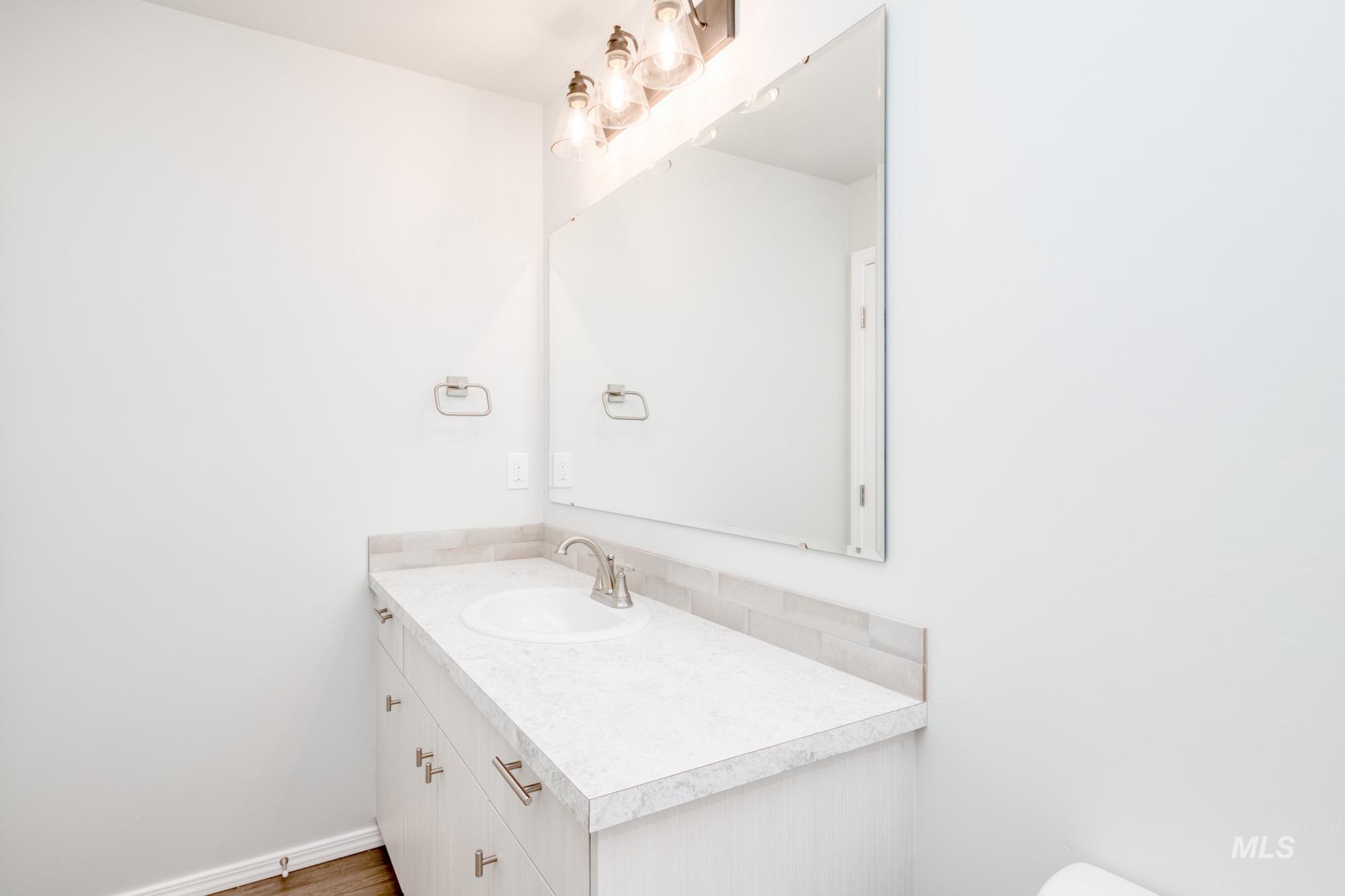 13404 Bank St Property Photo 21
