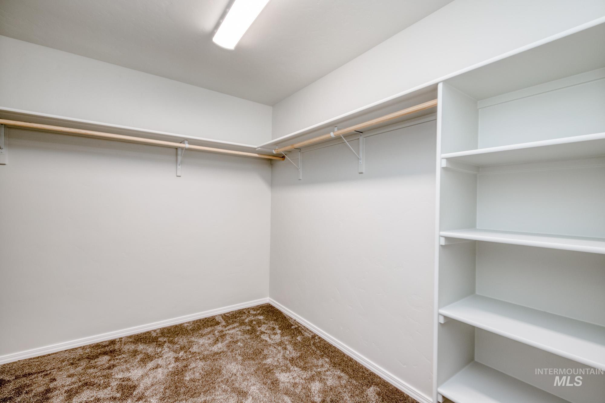 13404 Bank St Property Photo 25