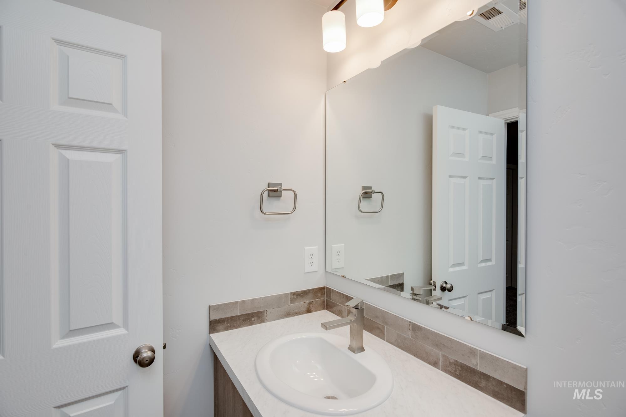 11189 W Peterborough St Property Photo 15