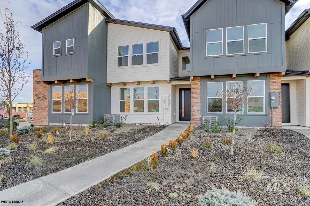 1307 N Webb Way Property Photo 1