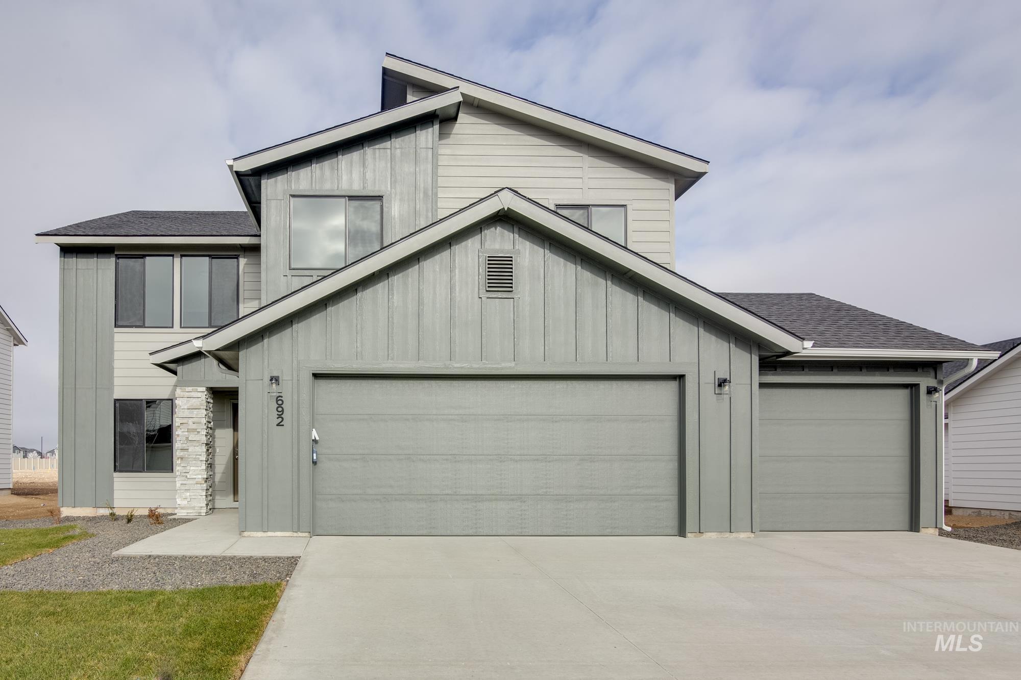 692 W Smoky Quartz St Property Photo 1