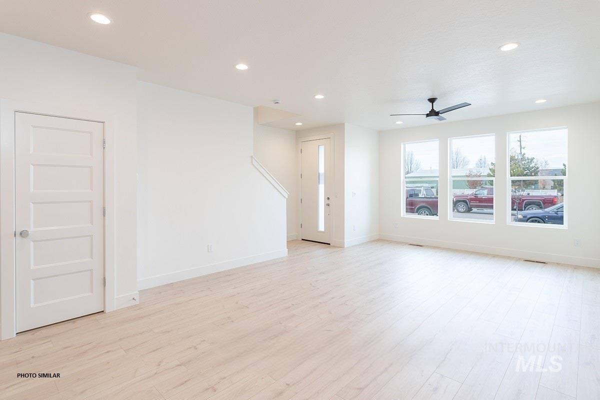 1315 N Webb Way Property Photo 12