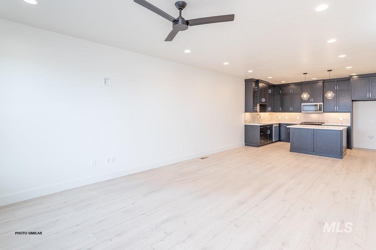 1315 N Webb Way Property Photo 14