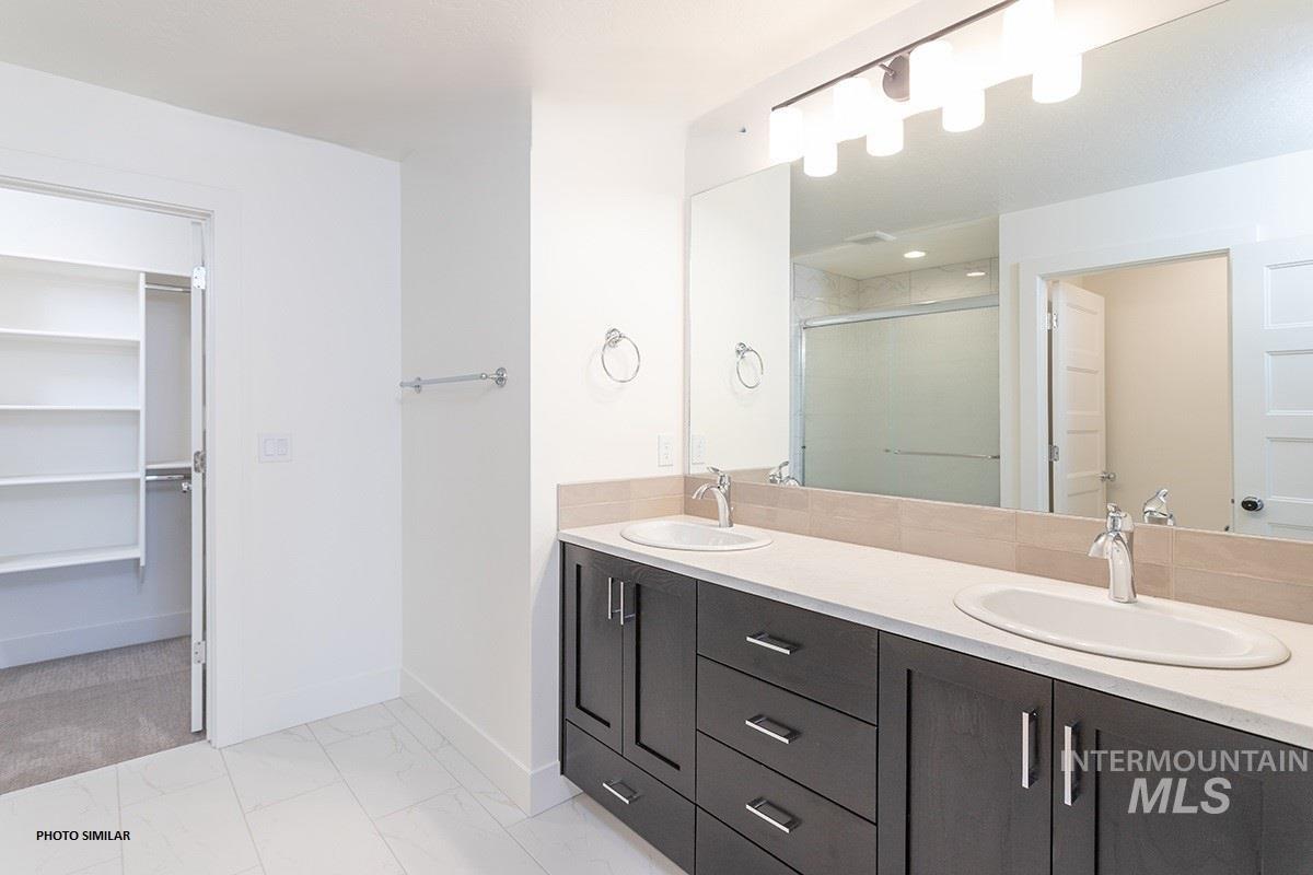1315 N Webb Way Property Photo 17
