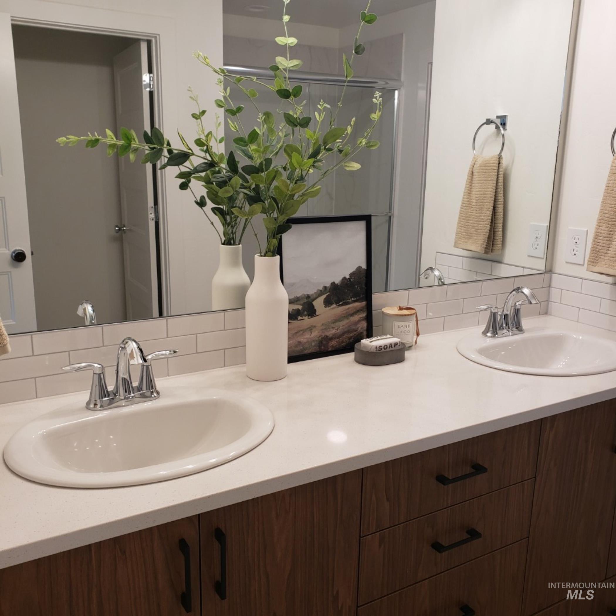 1315 N Webb Way Property Photo 32