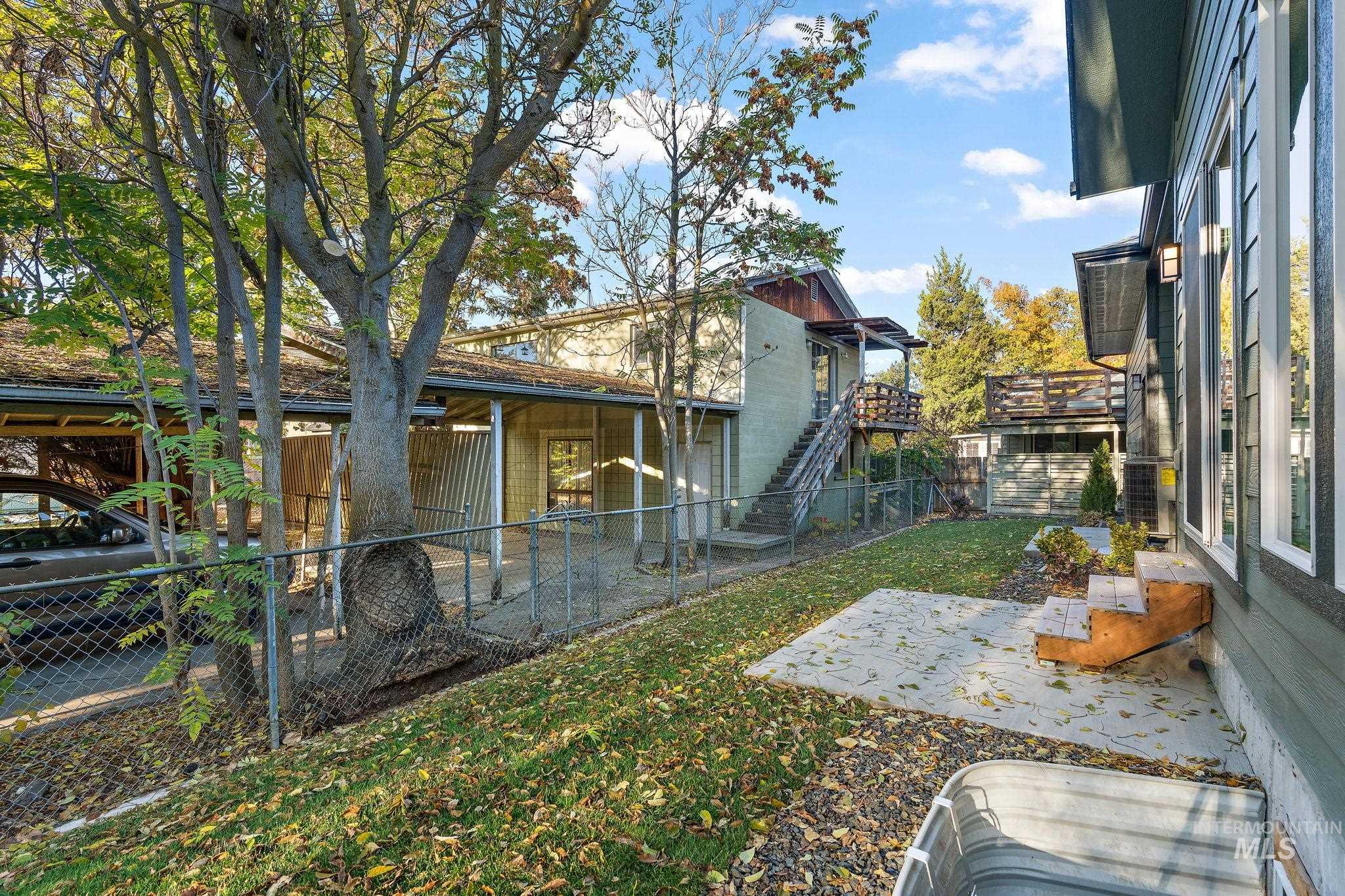 615 N Locust St Property Photo 24