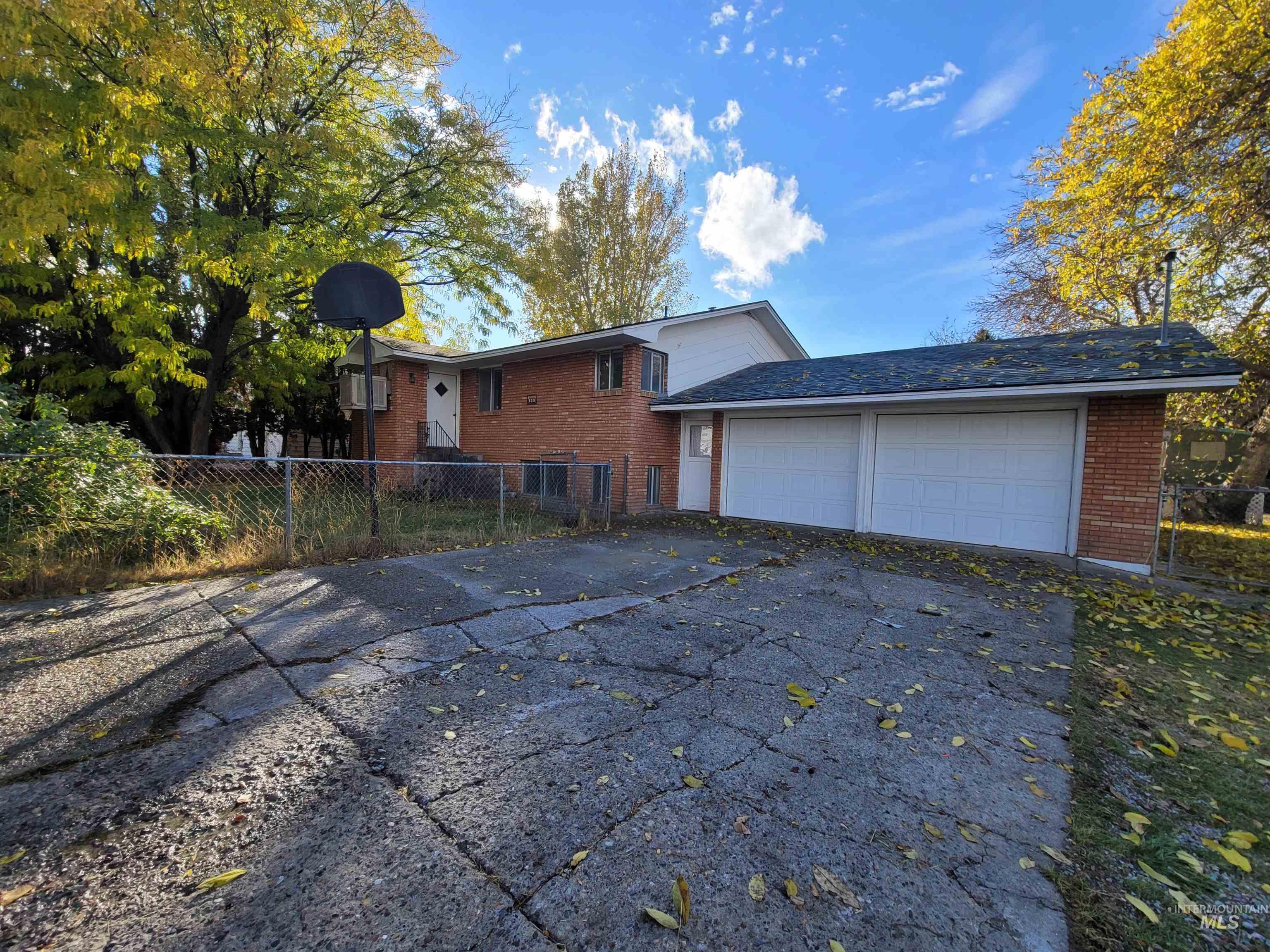 939 N Eisenhower Street Property Photo 2
