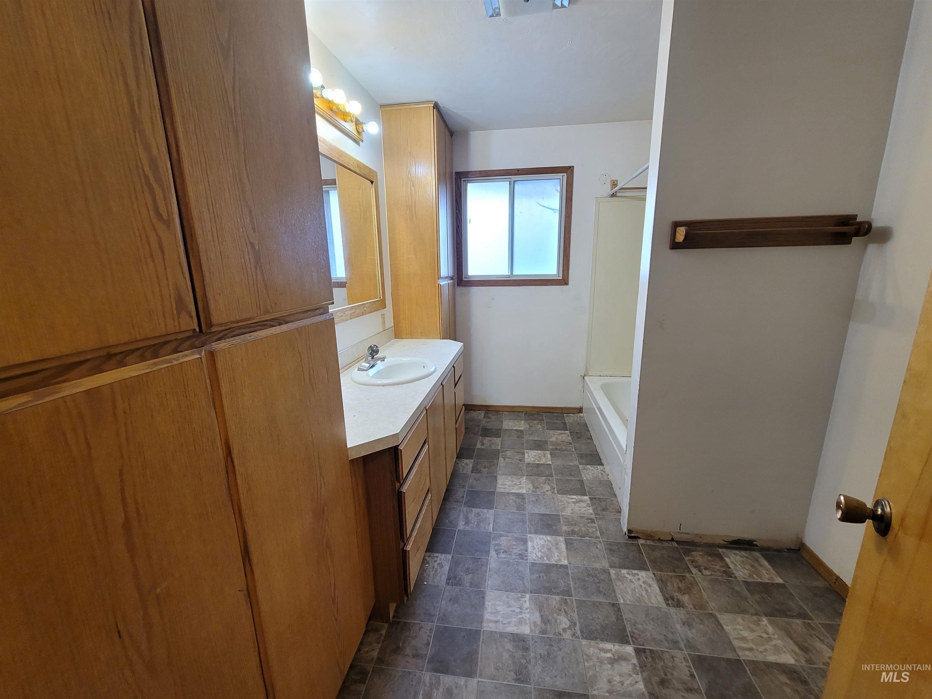 939 N Eisenhower Street Property Photo 11