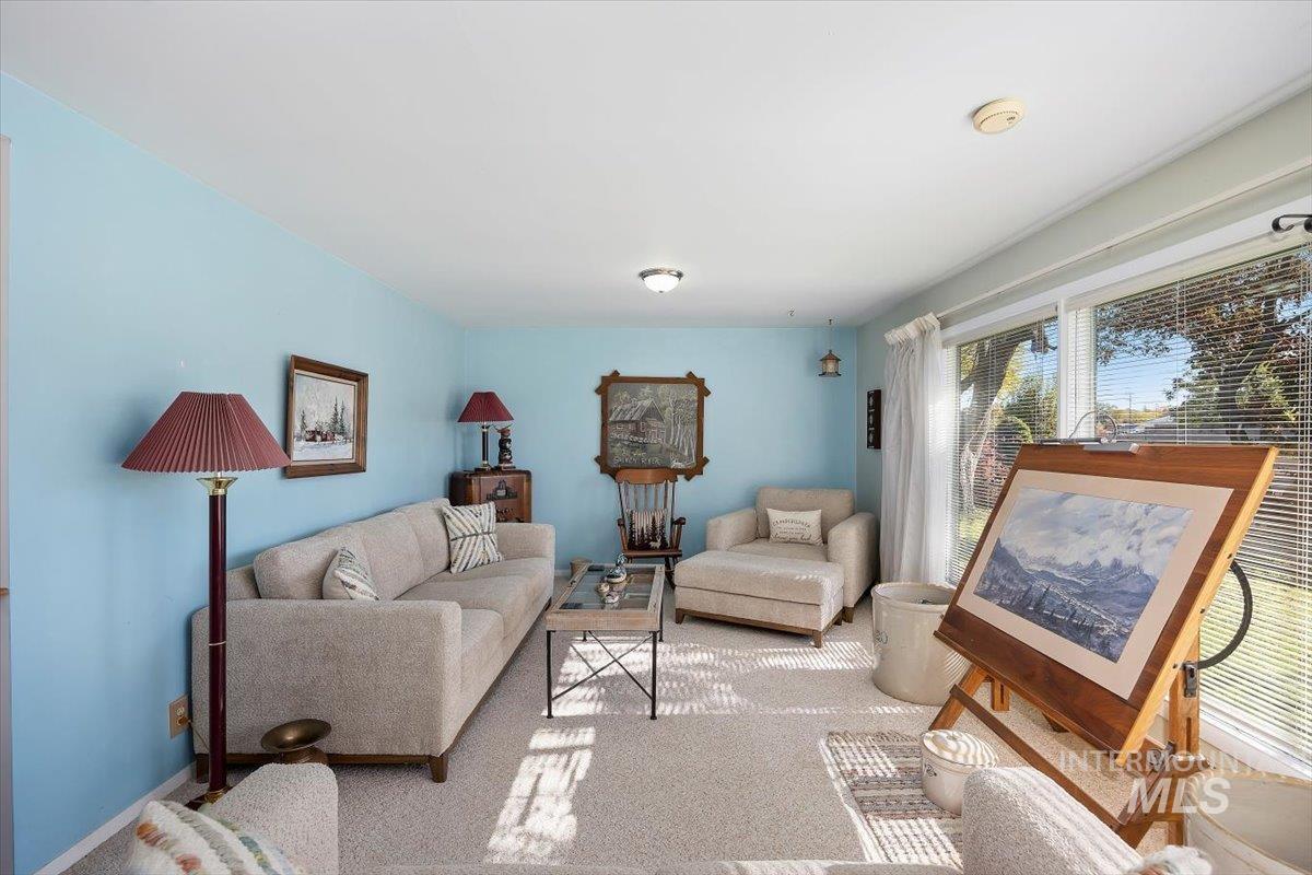 586 Wirsching Ave Property Photo 6