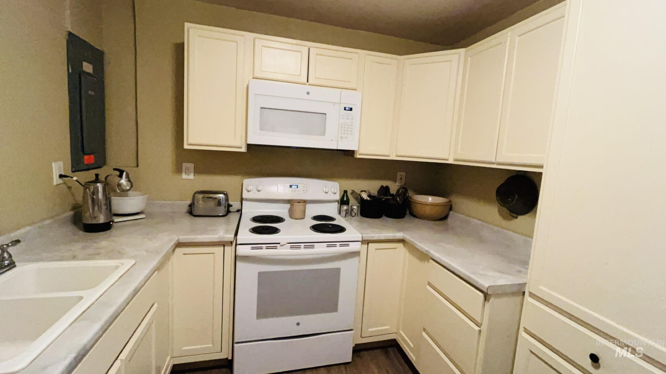 1459 Cove Road Property Photo 17
