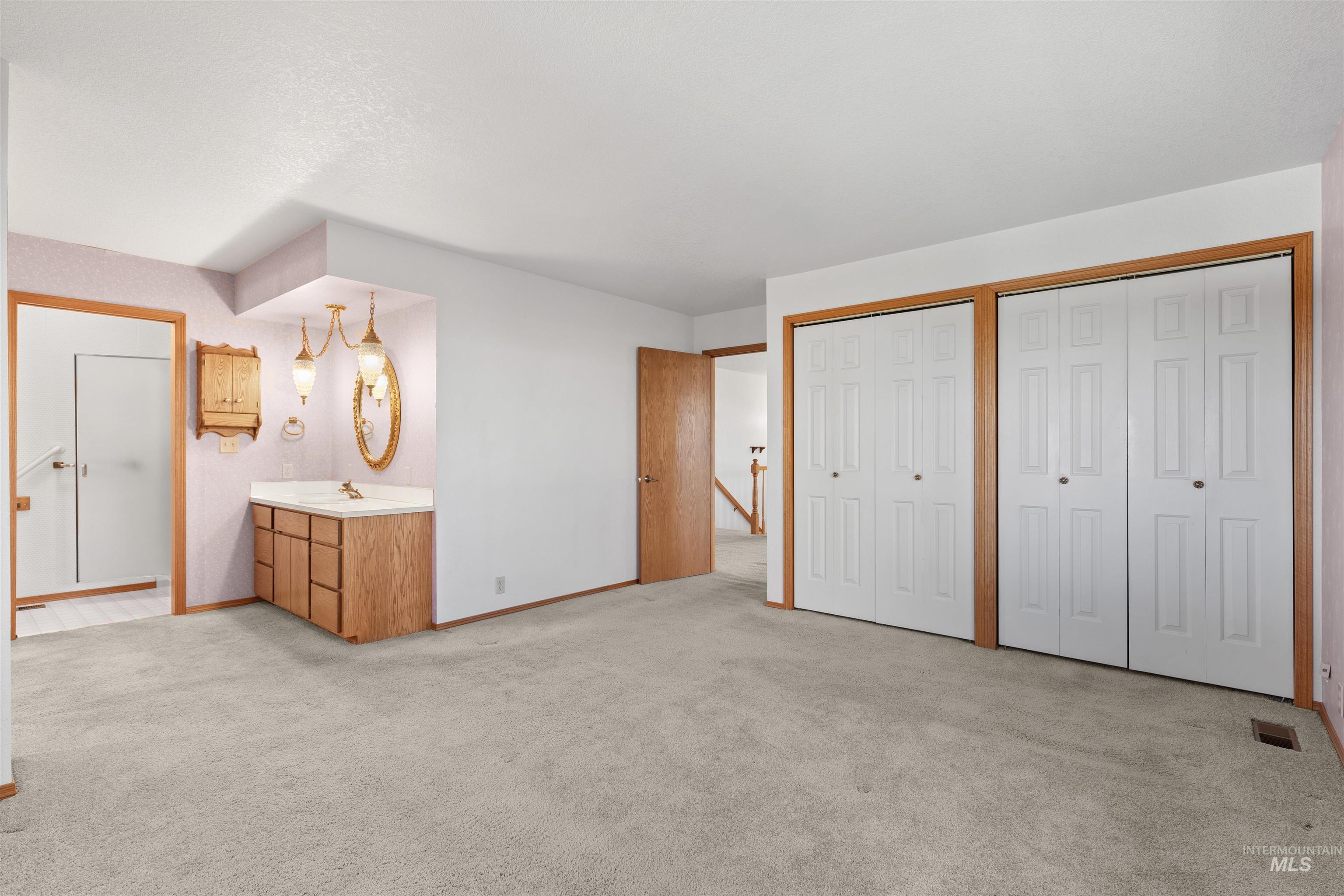 805 Broadway Street Property Photo 18