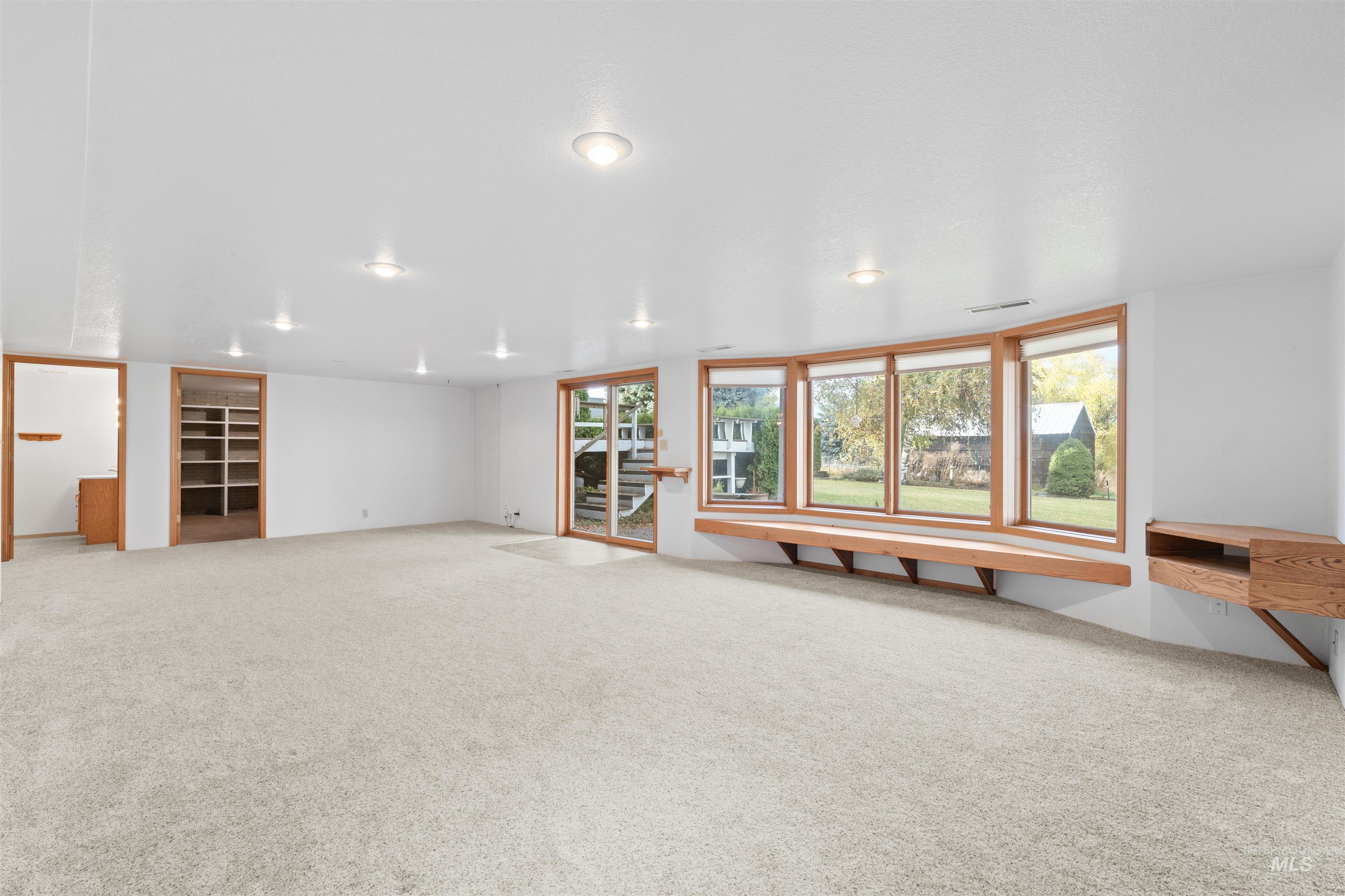 805 Broadway Street Property Photo 23
