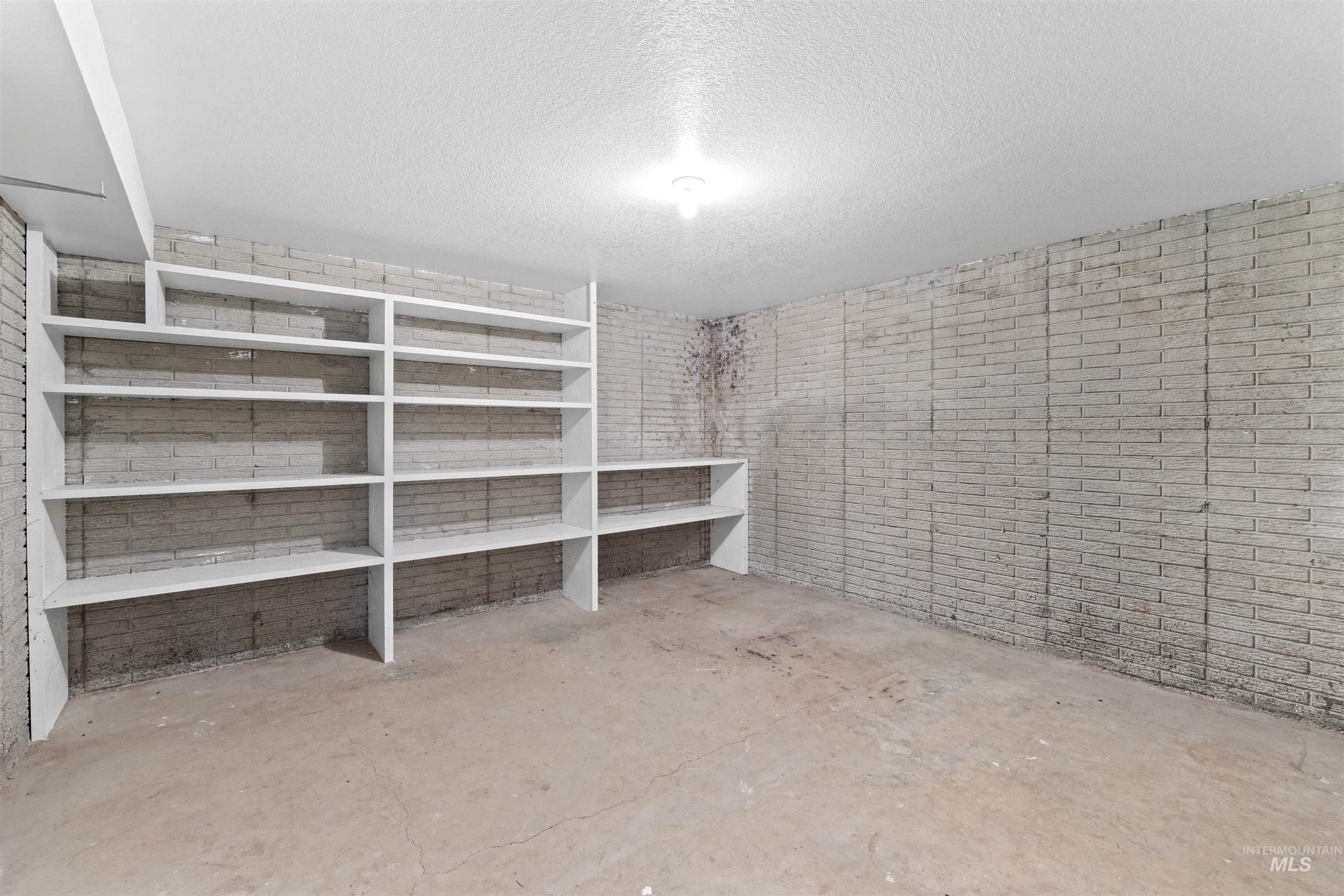 805 Broadway Street Property Photo 24