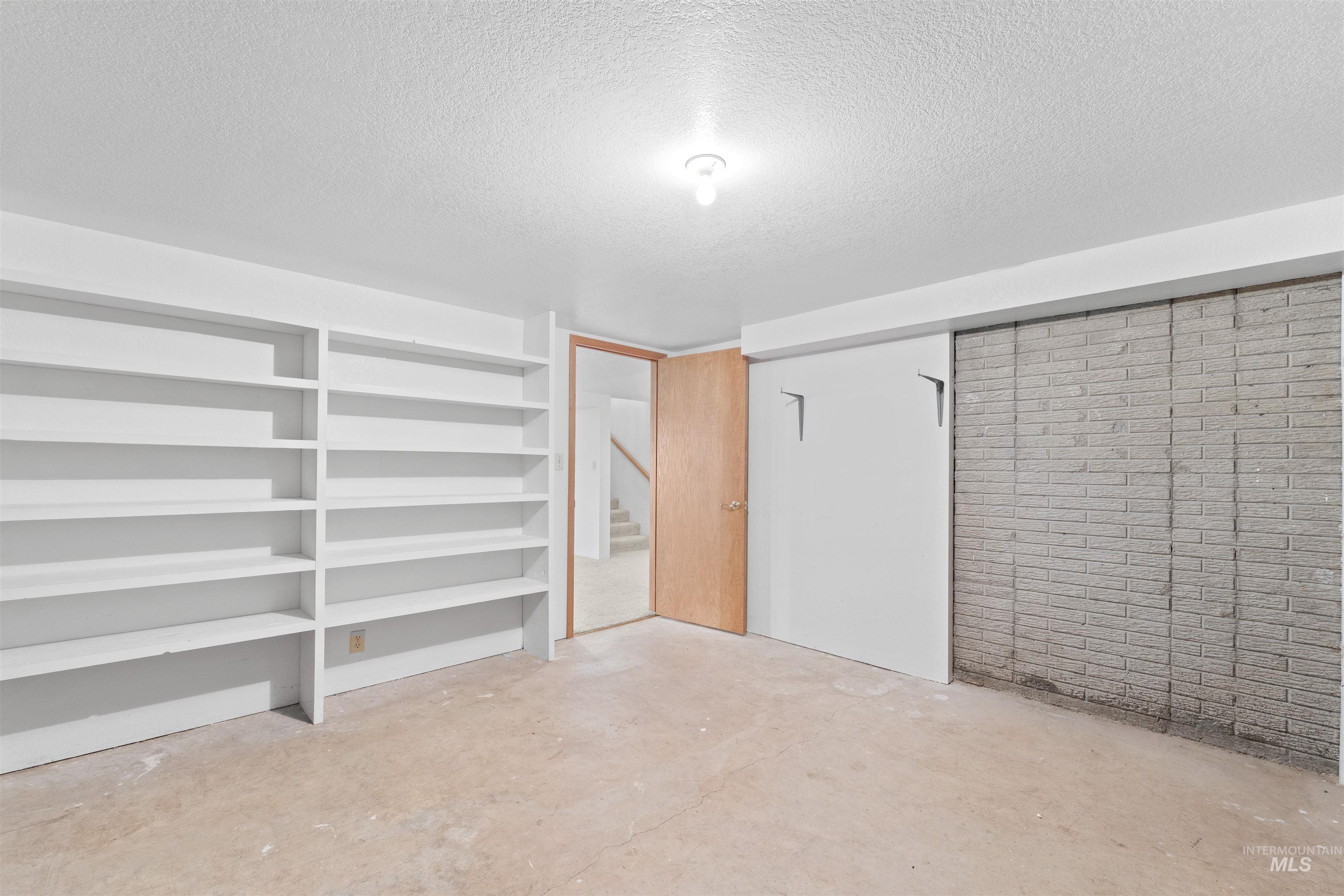 805 Broadway Street Property Photo 25