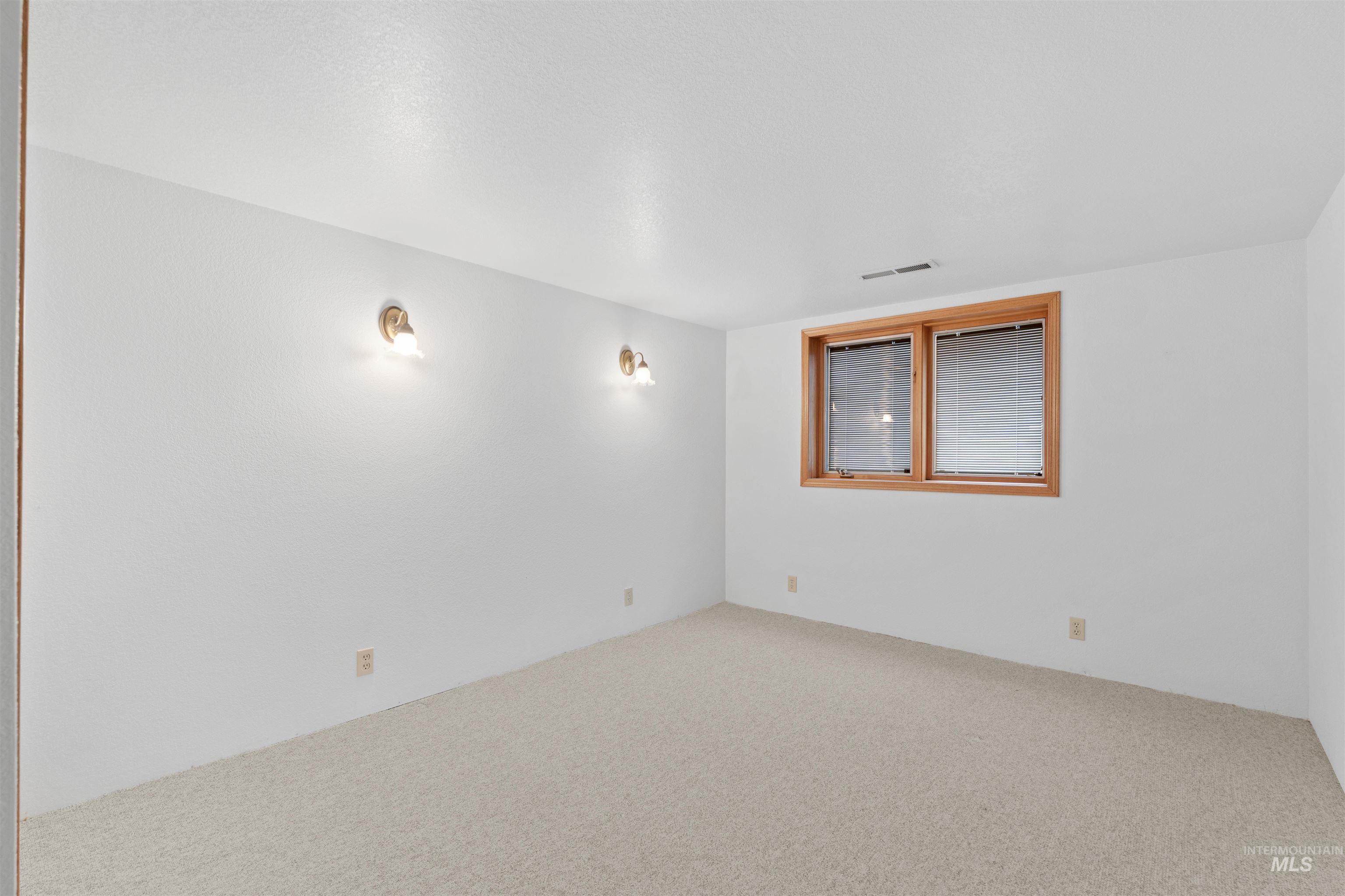 805 Broadway Street Property Photo 27