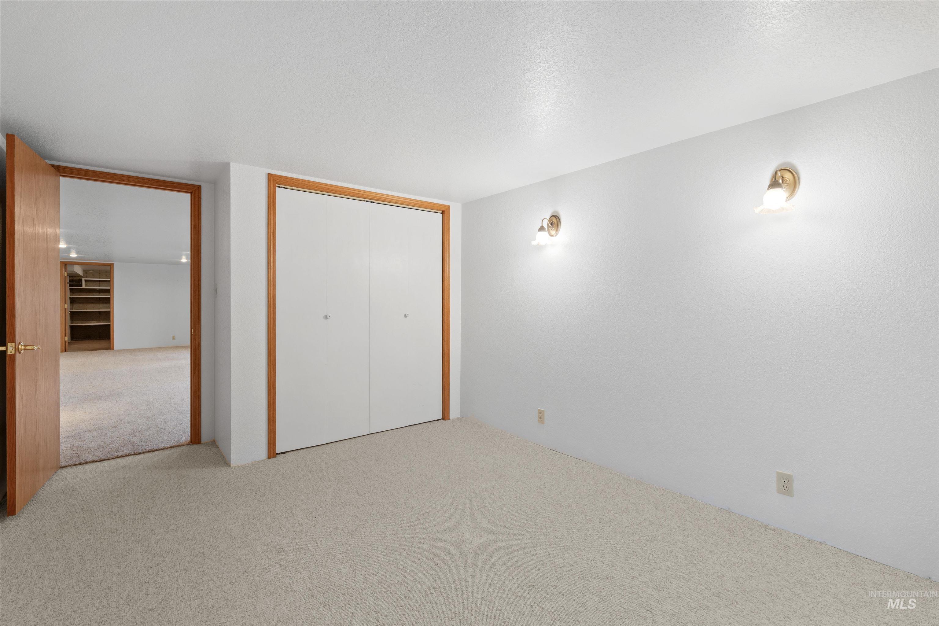 805 Broadway Street Property Photo 28