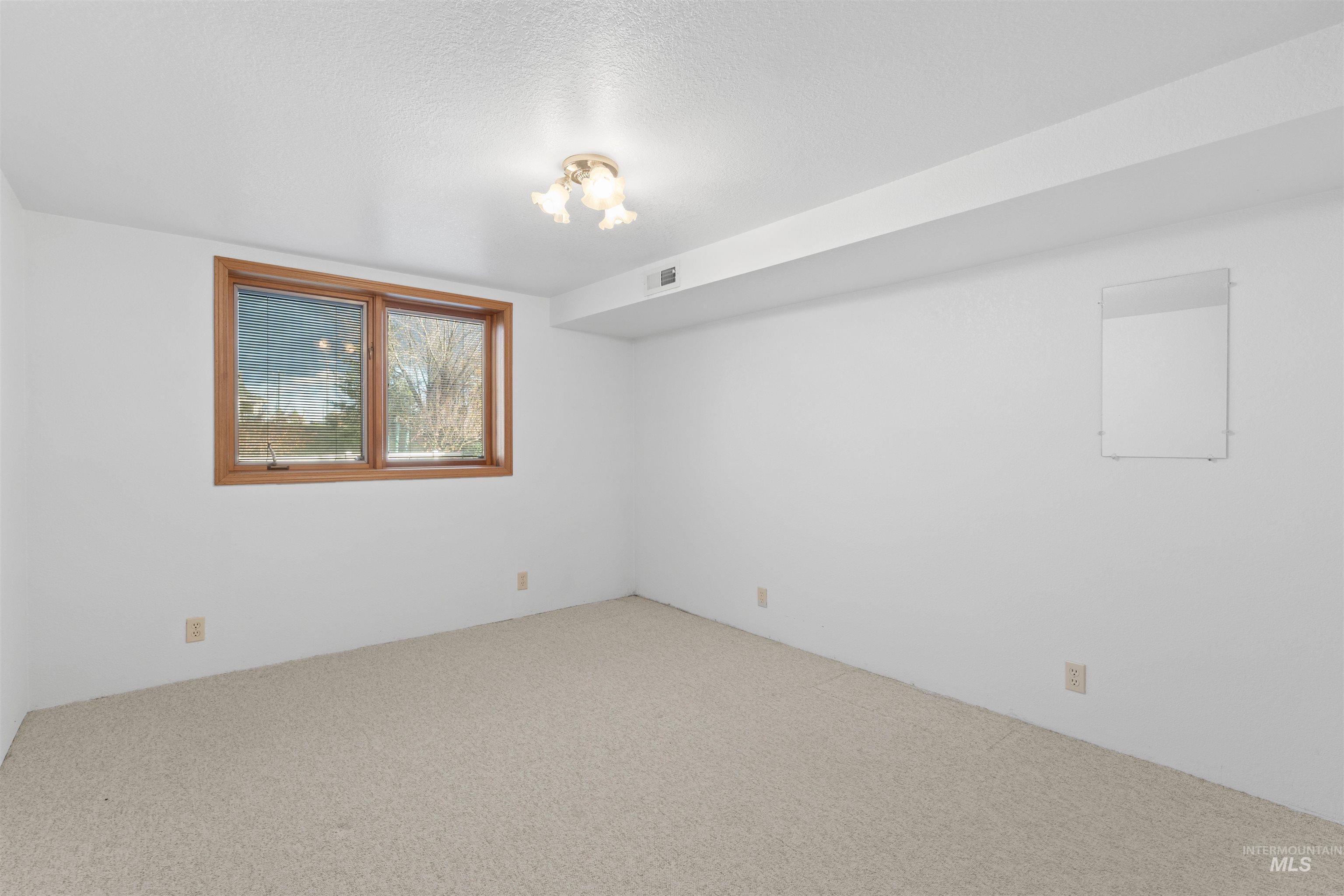 805 Broadway Street Property Photo 29