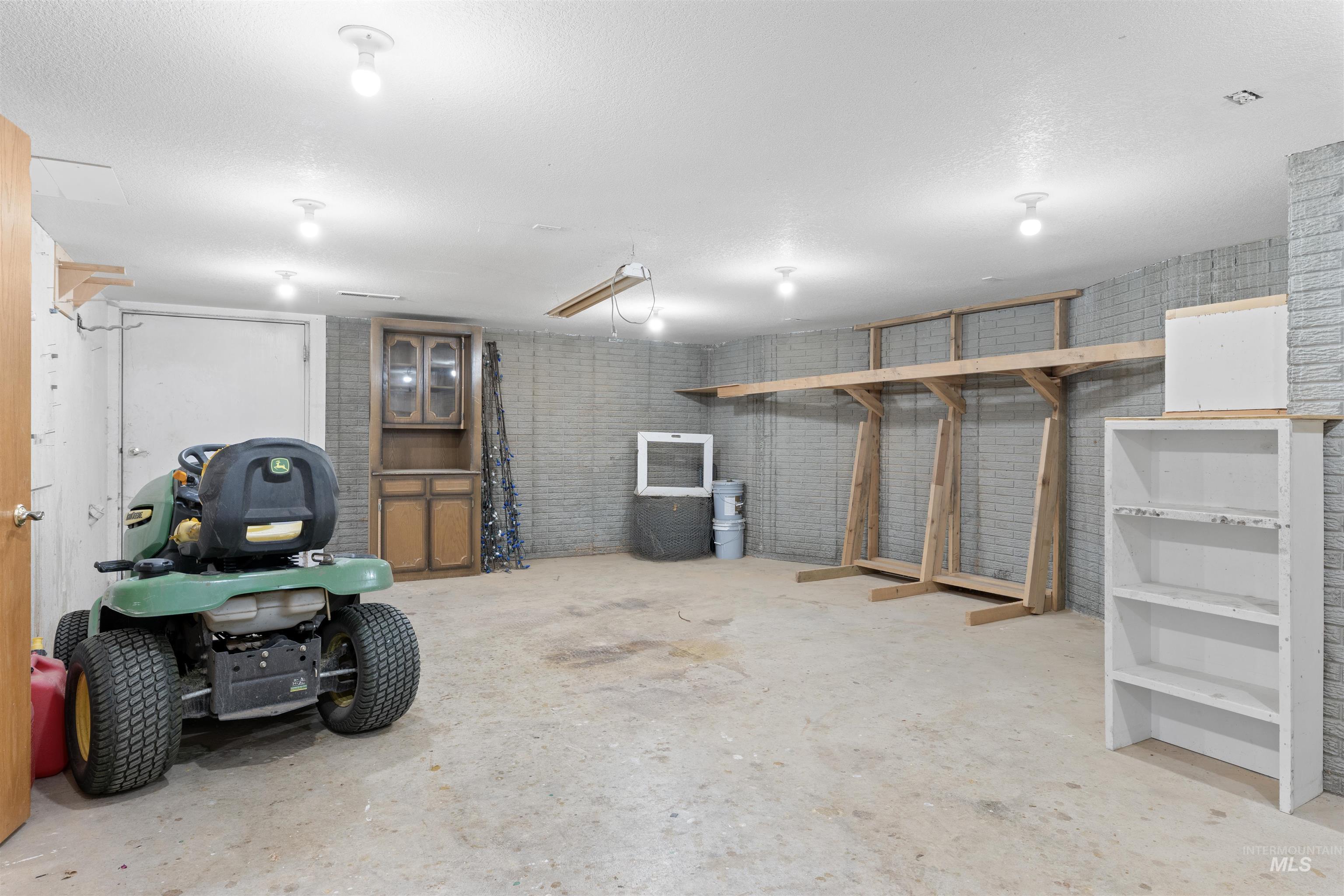 805 Broadway Street Property Photo 31